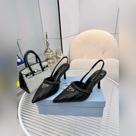 Новейшие хиты весны 2027 от Prada. Раз