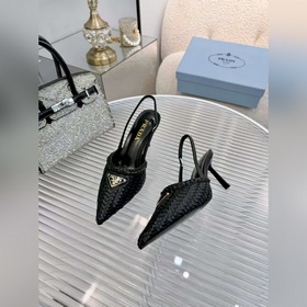Новейшие хиты весны 2027 от Prada. Раз