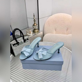 На официальном сайте Prada 2027 появил