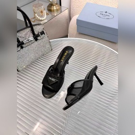 На официальном сайте Prada 2027 появил