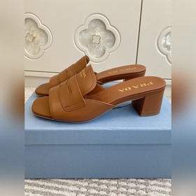 Prada 2026 — новые сандалии на толстом