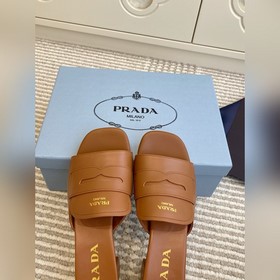 Prada 2026 — новые сандалии на толстом
