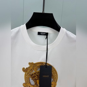 Versace. Новинка весна-лето 2026： футб