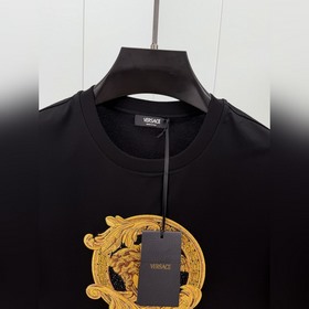 Versace. Новинка весна-лето 2026： футб