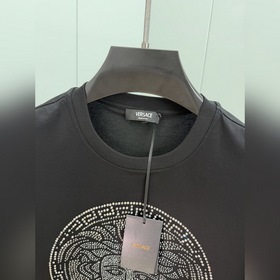 Versace. Новинка весна-лето 2026： футб