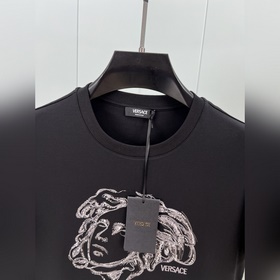 Versace. Футболка с короткими рукавами