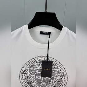 Versace. Новинка весна-лето 2026： футб