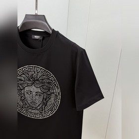 Versace. Новинка весна-лето 2026： футб