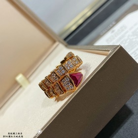 Кольцо BVLGARI из 18-каратного золота 