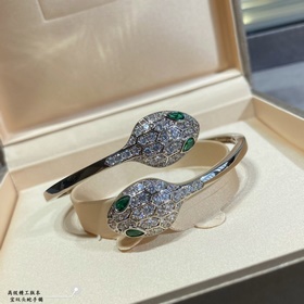 Браслет «Двуглавая змея» от Bulgari из