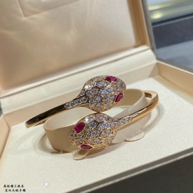 Браслет «Двуглавая змея» от Bulgari из