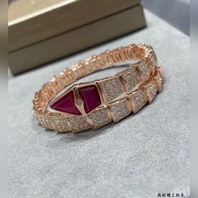Браслет BVLGARI из красного коралловог