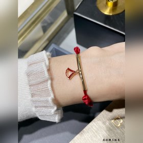 b419 Новогодний браслет с красной нить