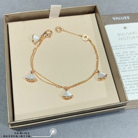 Браслет Bulgari из перламутра с четырь