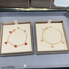 Браслет Bulgari из перламутра с четырь