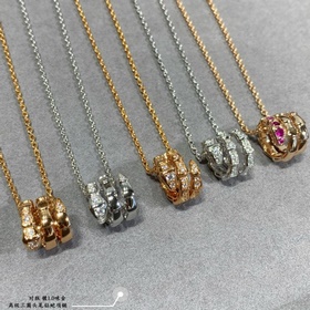 b1122 Колье Bulgari с изящным узором в