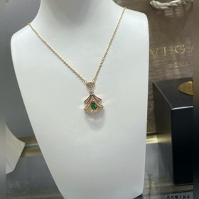 b026 Колье Bulgari с зеленым цирконом 