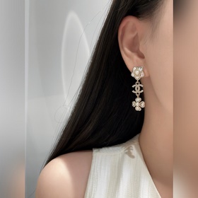 [Серьги CHANEL с несколькими элементам