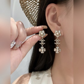 [Серьги CHANEL с несколькими элементам