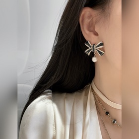 [Серьги Chanel CHANEL 25B с бантиком] 