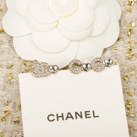 [CHANEL COCO — серьги-гвоздики с букво