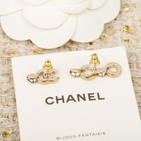 [CHANEL COCO — серьги-гвоздики с букво
