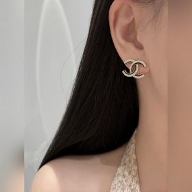 [CHANEL Черные и розовые эмалевые сер