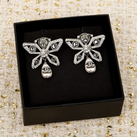 [CHANEL — серьги-заколки с бабочкой и