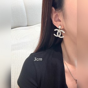 250358 [CHANEL Серьги-гвоздики серде