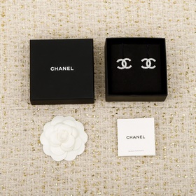 250392 u  [CHANEL Сережки-гвозди