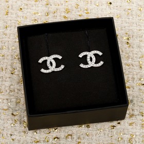 250392 u  [CHANEL Сережки-гвозди
