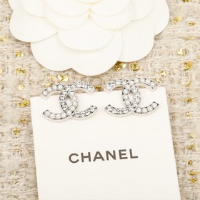 250392 u  [CHANEL Сережки-гвозди