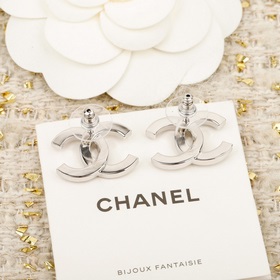 250392 u  [CHANEL Сережки-гвозди