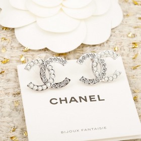 250392 u  [CHANEL Сережки-гвозди
