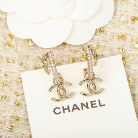 [Серьги CHANEL с двойным «C» в форме п