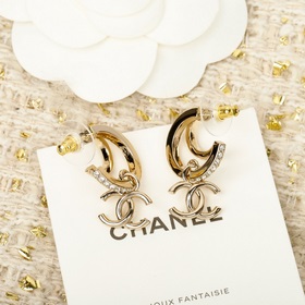 [Серьги CHANEL с двойным «C» в форме п