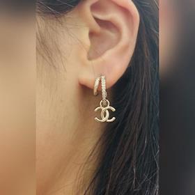 [Серьги CHANEL с двойным «C» в форме п