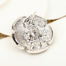 [CHANEL Розовые серьги-гвоздики с изоб