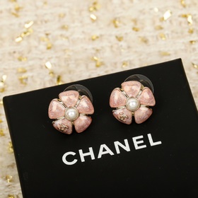[CHANEL Розовые серьги-гвоздики с изоб