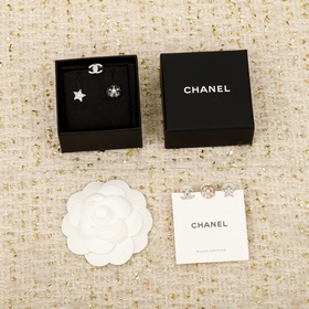 [CHANEL — Набор из трех сережек с моти