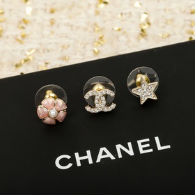 [CHANEL Серьги-гвоздикиз коллекции «П