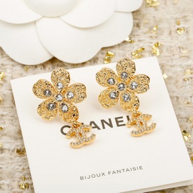 [CHANEL Золотые серьги-гвоздики с двой