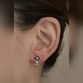 [Серьги CHANEL с цветочным мотивом и д
