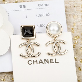 [CHANEL Черно-белые асимметричные серь