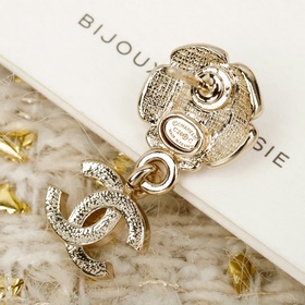 [CHANEL Серьги с розовыми камелиями, ж