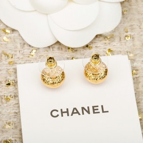 [CHANEL Сережки-гвоздики с пуговицами