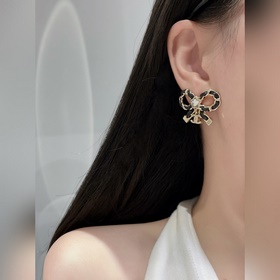 [Серьги Chanel с черным бантиком] Нов