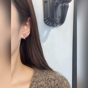 [Серьги CHANEL с цветочным мотивом и д