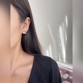 [CHANEL 25K черно-розовые серьги-гвозд
