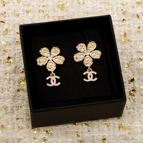 [CHANEL Золотые серьги-гвоздики с двой